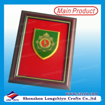 Casting Enamel Metal Shield Plaque Trophy in Wooden Photo Frame